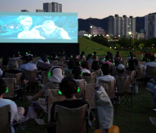 야외 사일런트 시네마